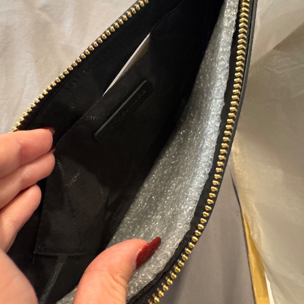 Michael kors wristlet - Picture 6 of 7